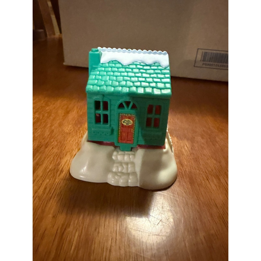 Vintage 1995 Bluebird Polly Pocket Ski Lodge Winter Snow Compact with Figures